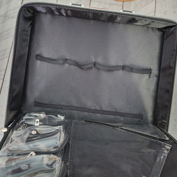 Bratz Forever Diamonds Zippered Doll Case - Picture 11 of 11